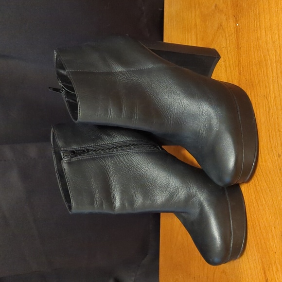 Also boots - Picture 1 of 1